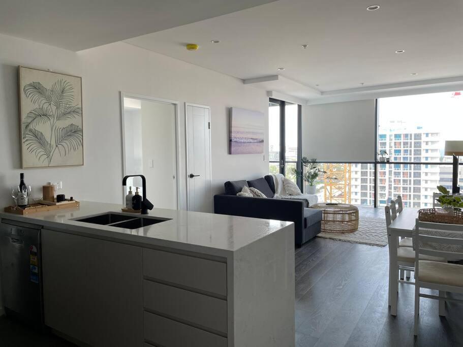 Designer 1 Bedroom Apt In With Ocean Views