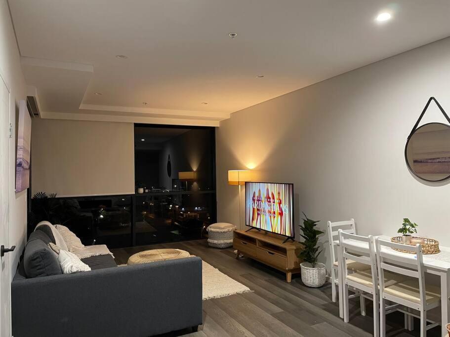 Apartment Designer 1 Bedroom Apt In With Ocean Views *